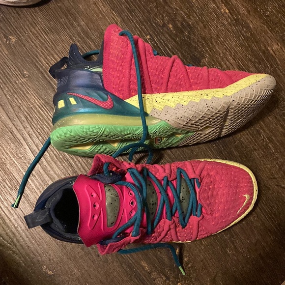 Lebron 18 hot pink